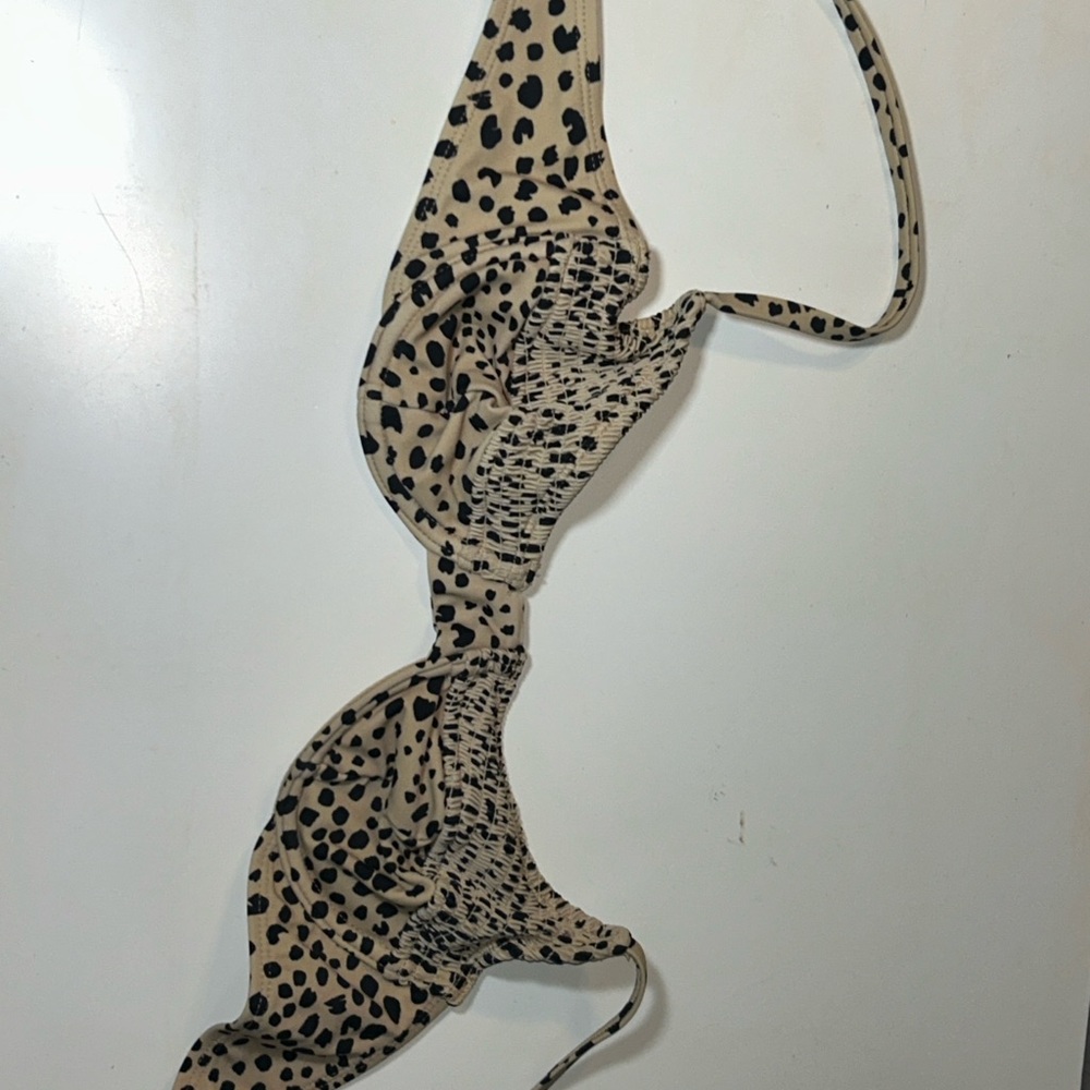 Xhilaration Tan and Black leopard print underwire bathing suit top